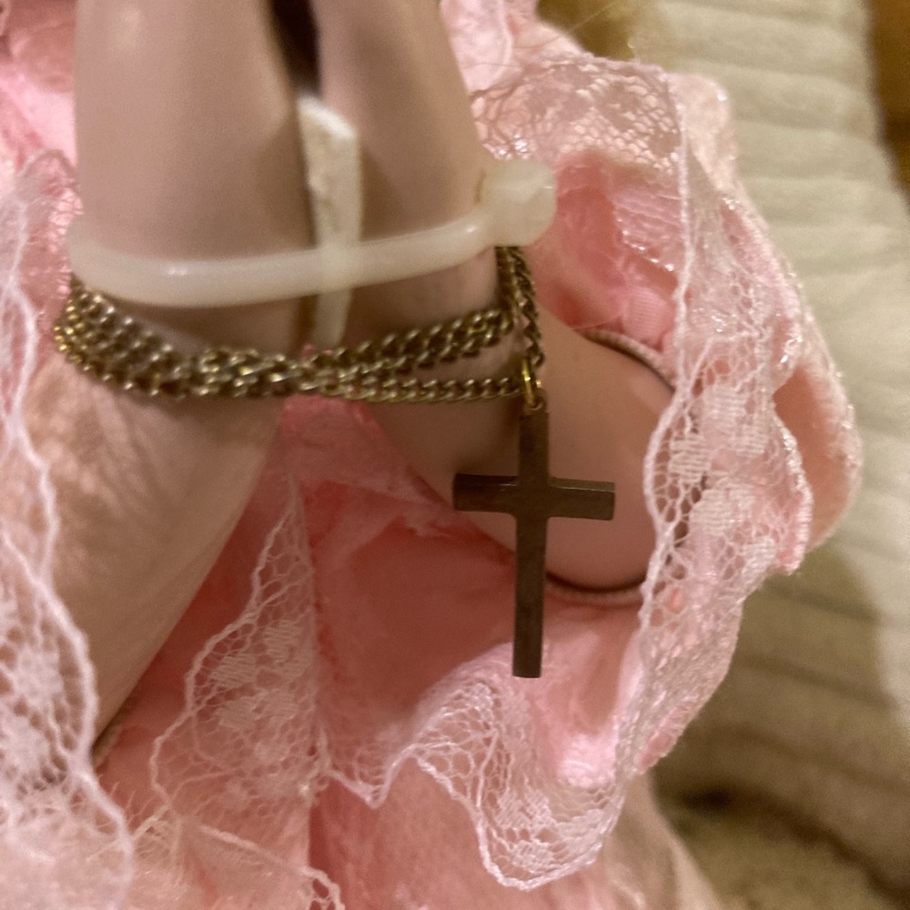 Vintage Praying Porcelain Girl Doll - Pink Gown, Kneeling, Rosary - Picture 4 of 13
